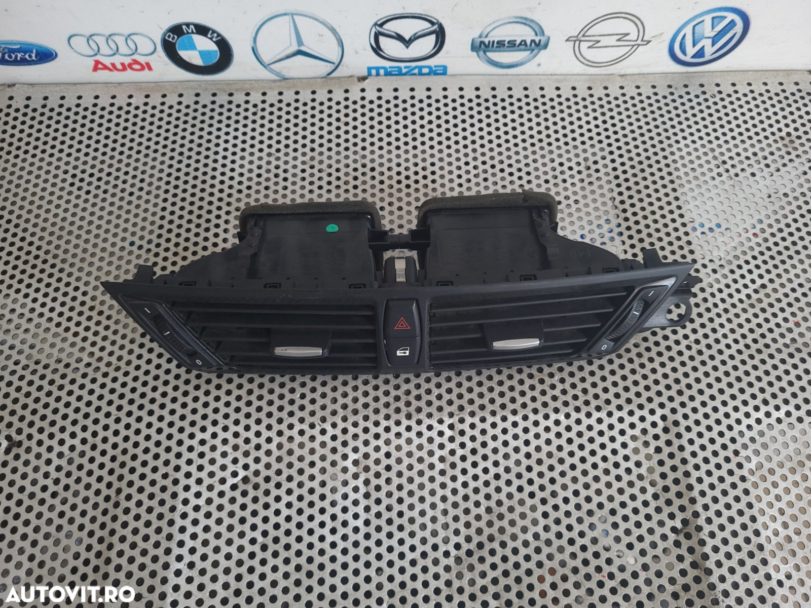 Grile Grila Aerisire Ventilatie Bord Centrala Bmw X1 E84 Volan Stanga Dezmembrez Bmw X1 E84 2.0 Die - 5