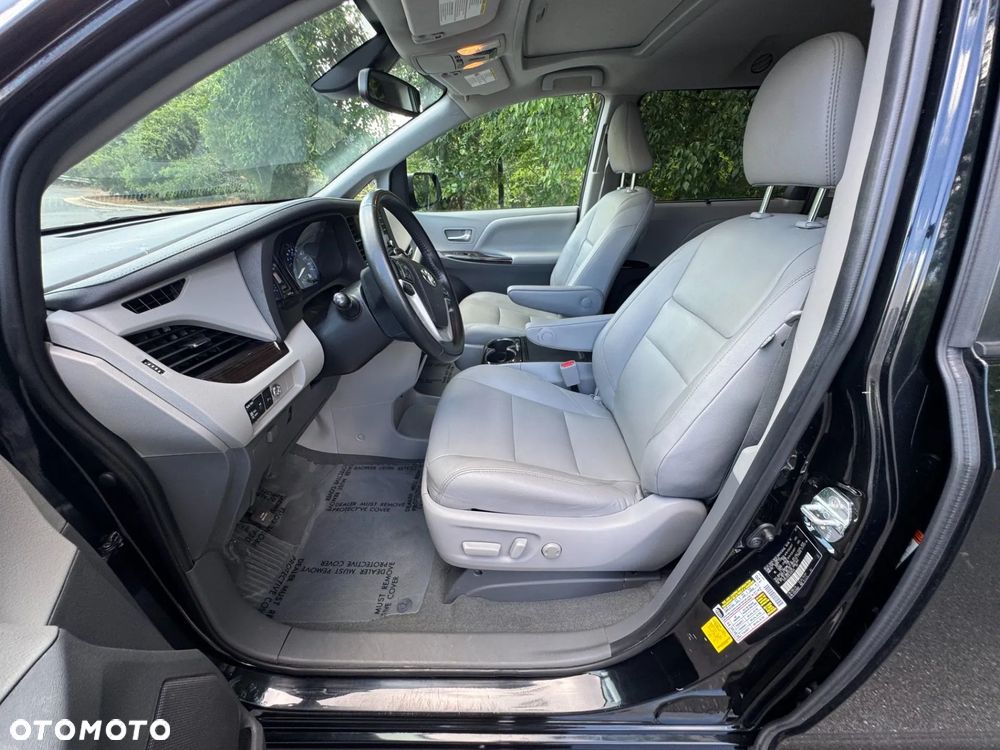Toyota Sienna 3.5 V6 XLE AWD - 13