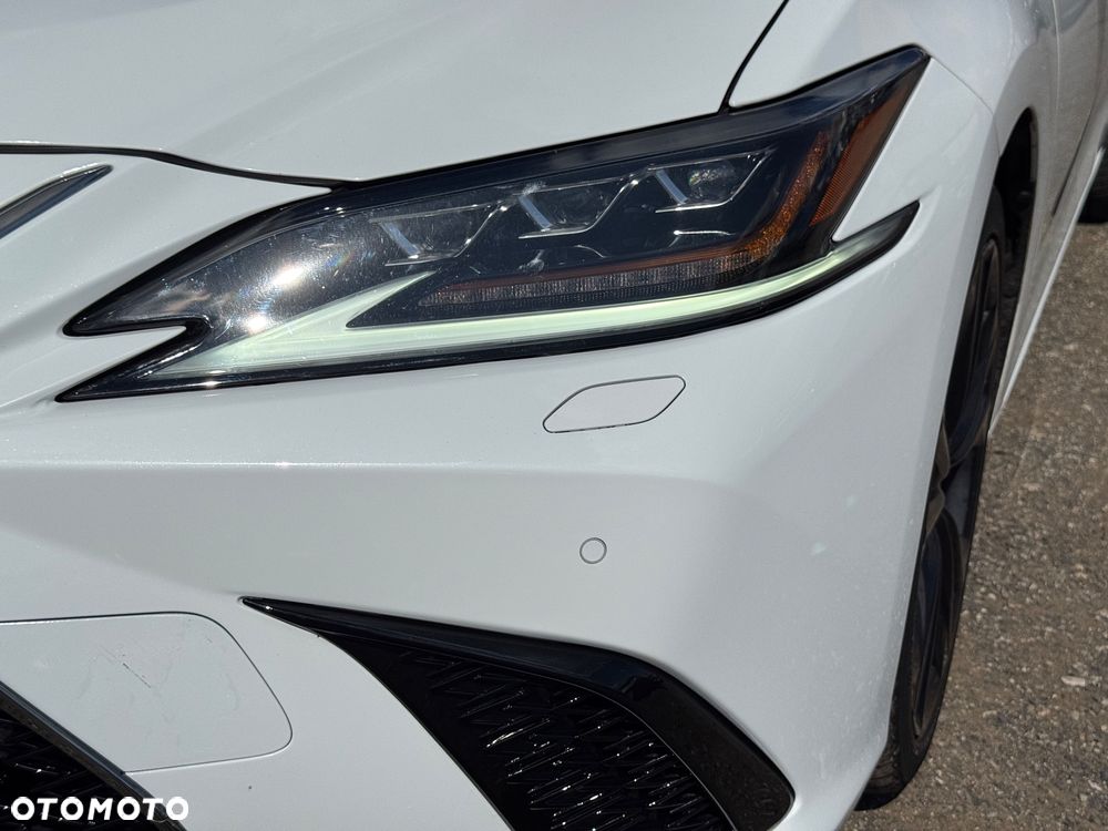 Lexus ES 300h F Sport - 32