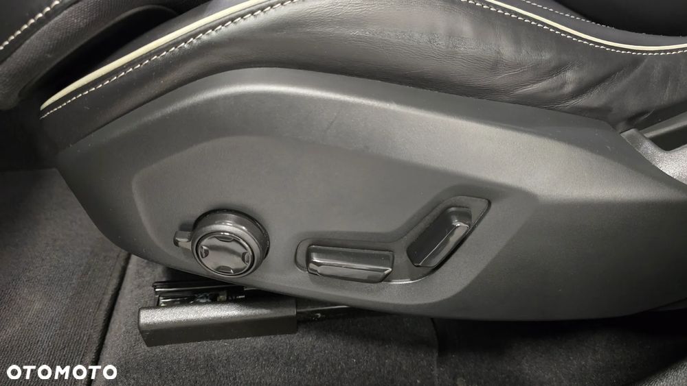 Volvo XC 60 B4 D Plus Dark - 13