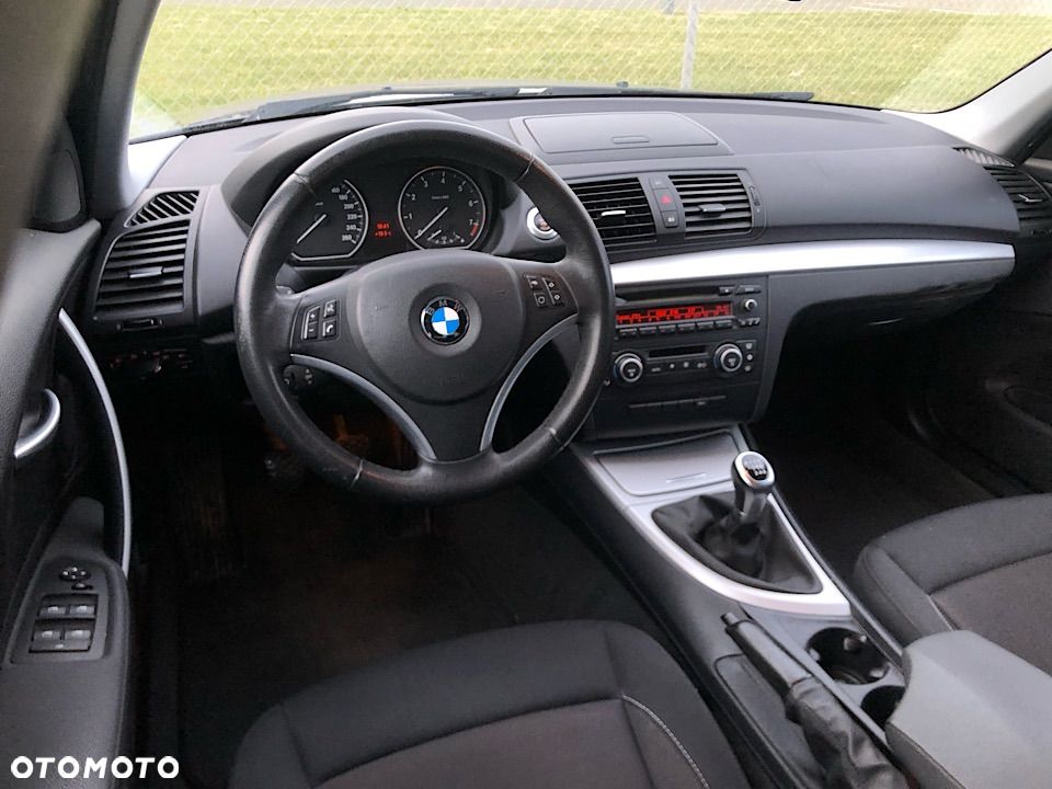 BMW Seria 1 120i - 27