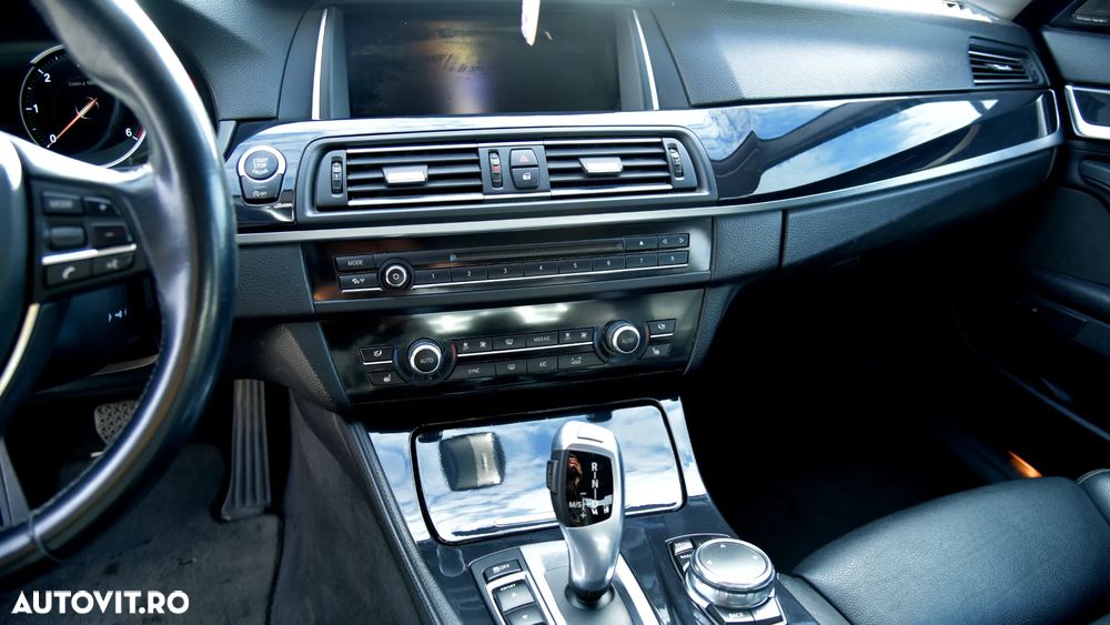 BMW Seria 5 525d xDrive Touring Aut. Luxury Line - 7