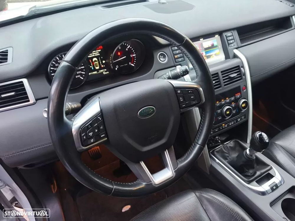 Land Rover Discovery Sport TD4 HSE Luxury - 30