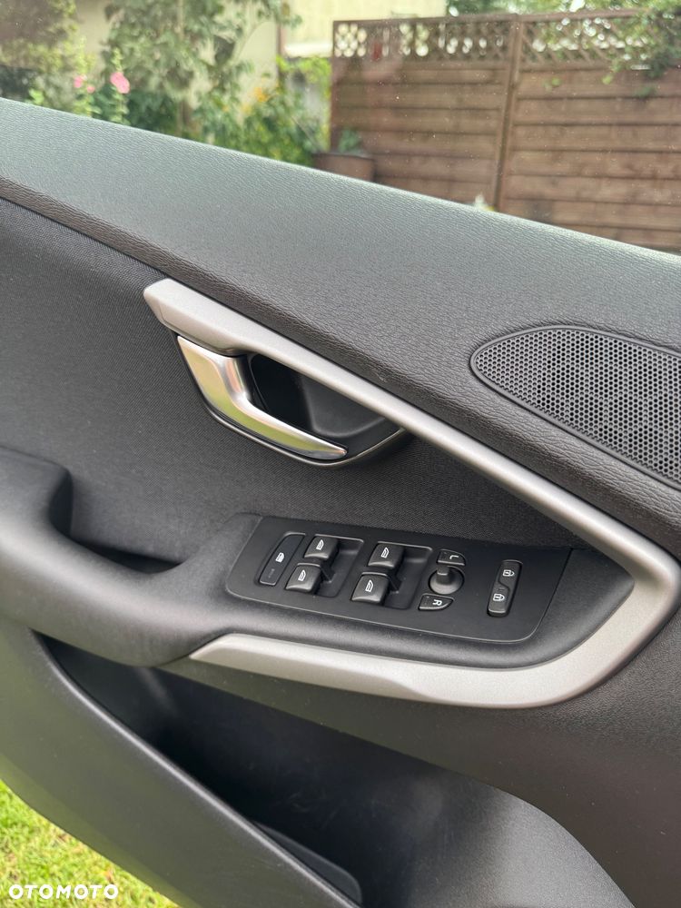 Volvo V40 D2 Momentum - 21