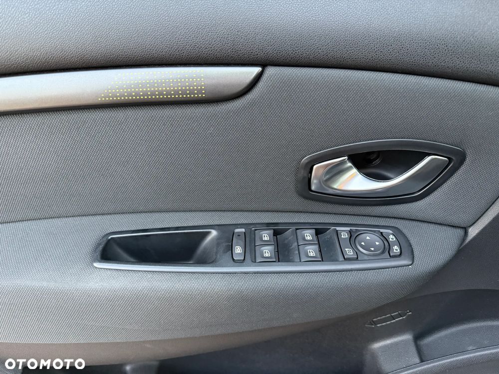 Renault Grand Scenic - 12