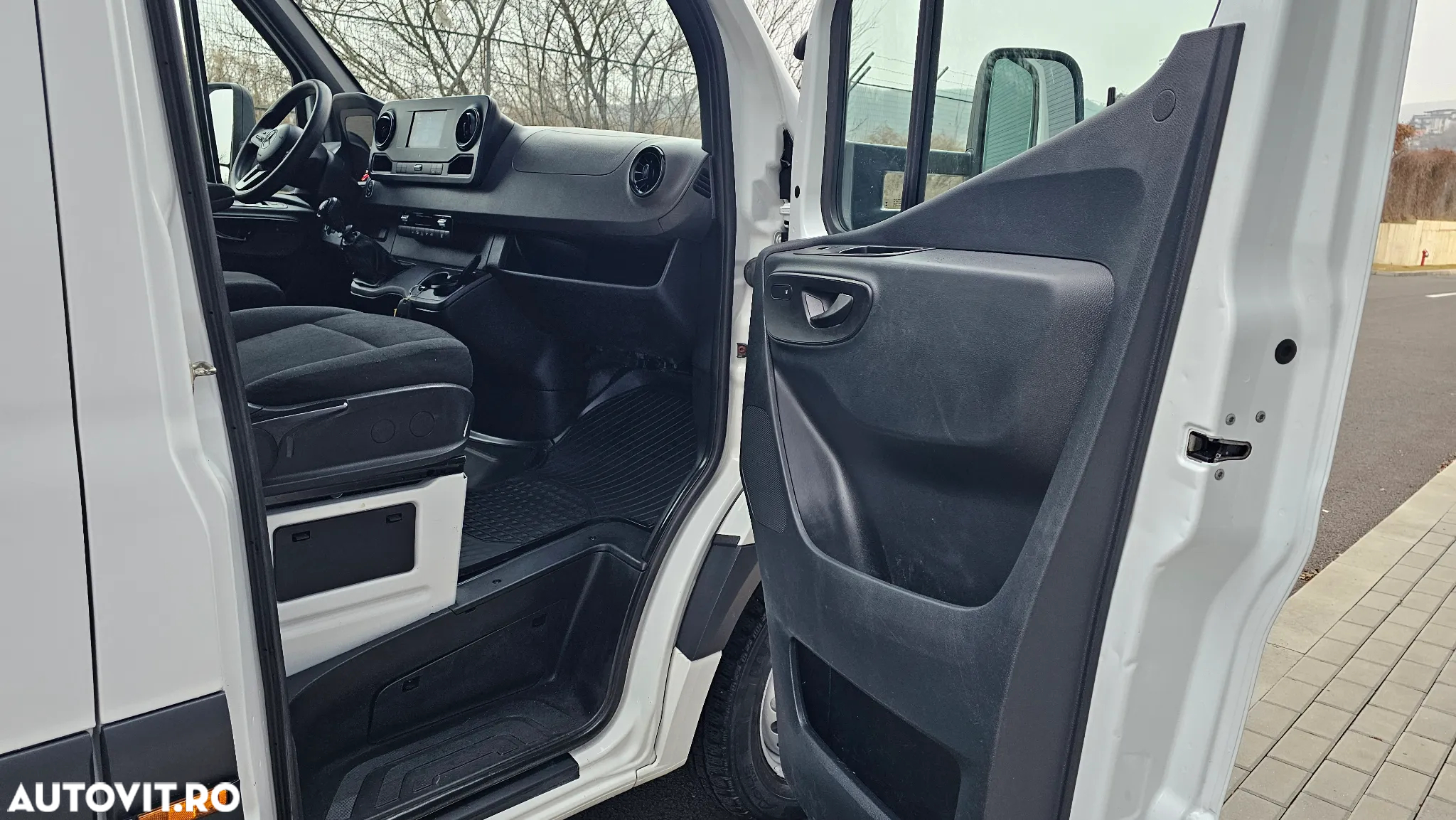 Mercedes-Benz Sprinter - 11