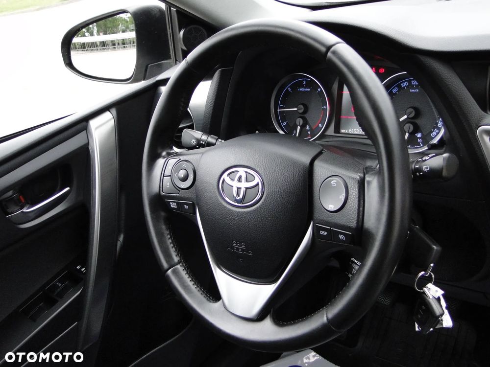 Toyota Auris 2.0 D-4D Prestige - 32