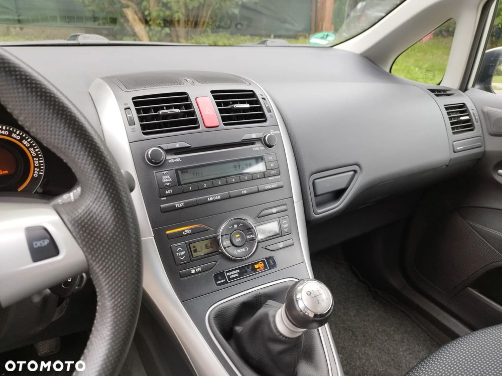 Toyota Auris 1.33 VVT-i Terra - 25