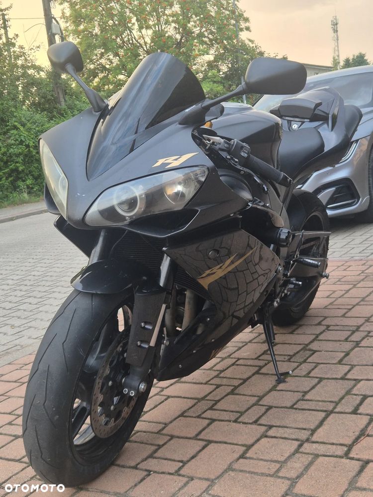 Yamaha R1 - 26