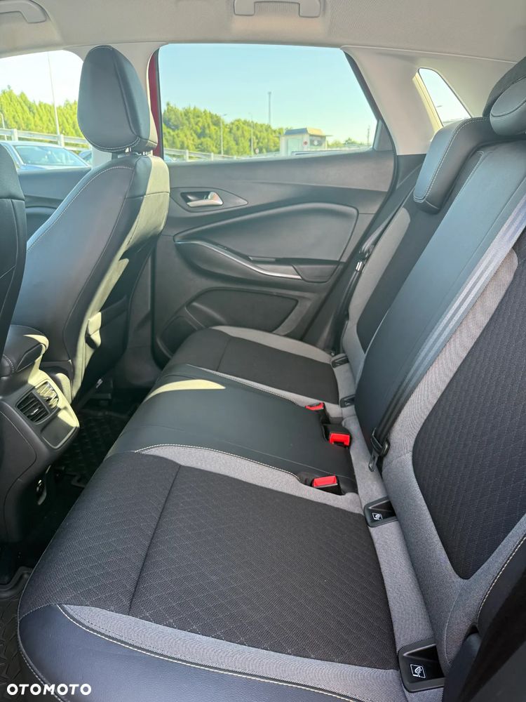 Opel Grandland X 1.6 T Design&Tech S&S - 10