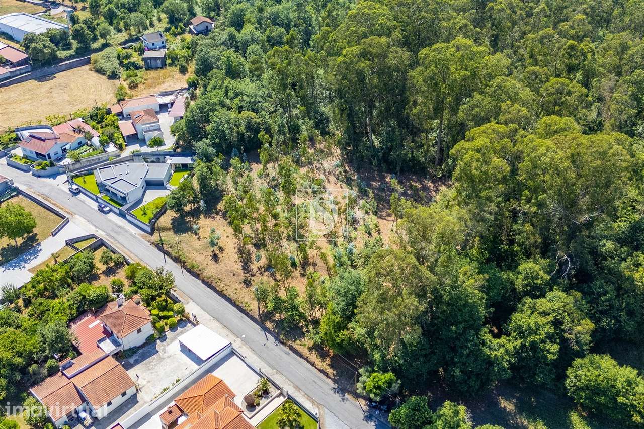Terreno misto com potencial de construção em Barcelos - Grande imagem: 4/26