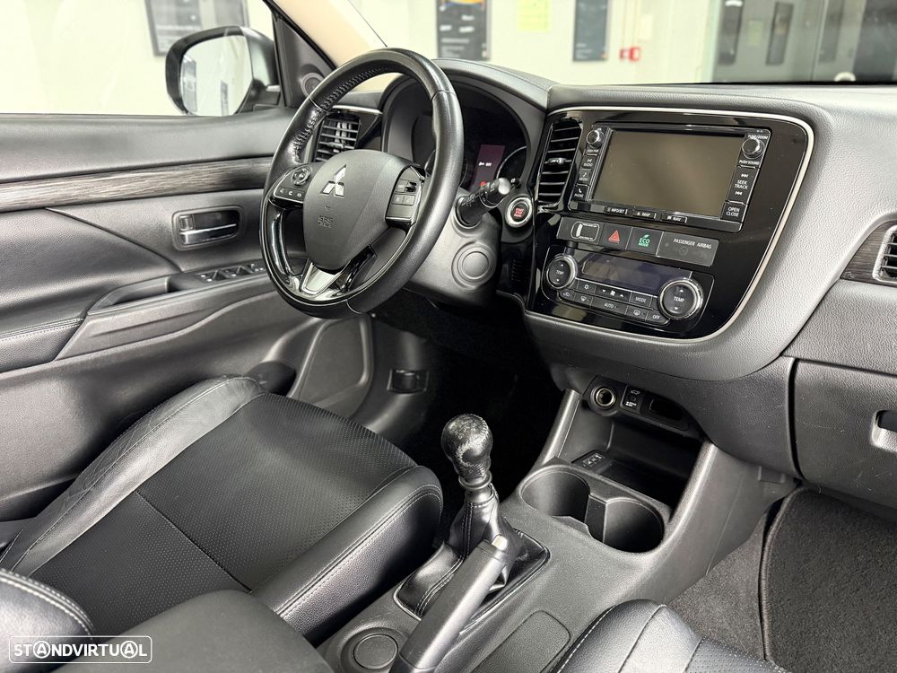 Mitsubishi Outlander 2.2 DI-D Instyle Navi - 25