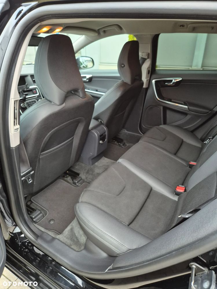 Volvo V60 D5 Momentum - 18