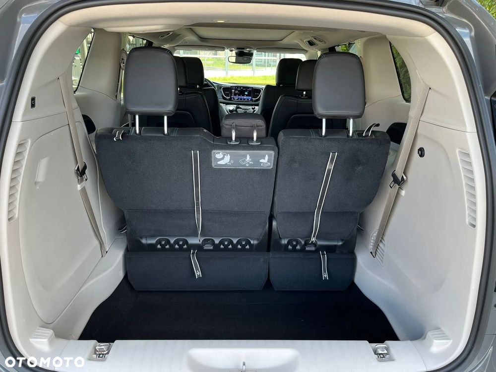 Chrysler Pacifica - 8