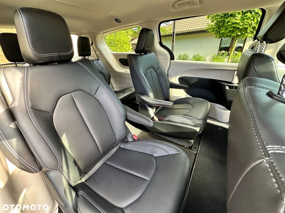 Chrysler Pacifica - 31