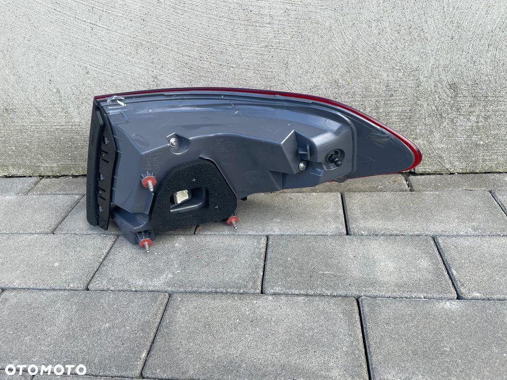 LAMPA TYLNA LEWA MERCEDES C-KLASA S205 T-MODEL  2014-2018 - NOWA ULO LED - 2