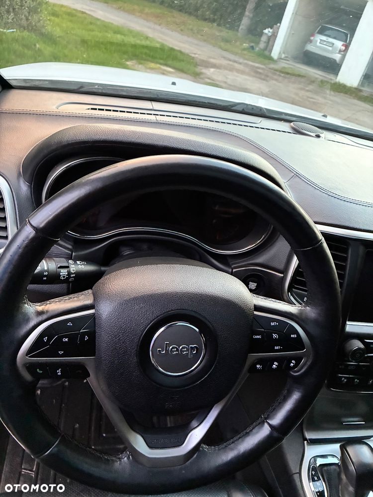 Jeep Grand Cherokee - 21