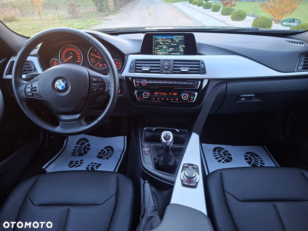 BMW Seria 3 318d Luxury Line - 38