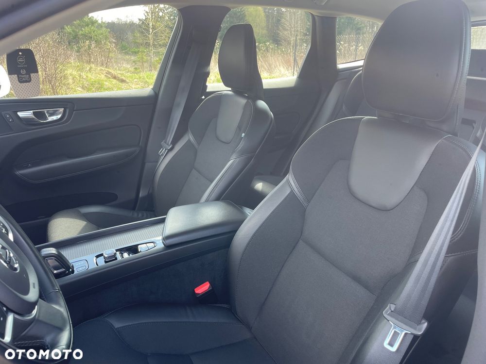 Volvo XC 60 B5 B Momentum Pro - 13