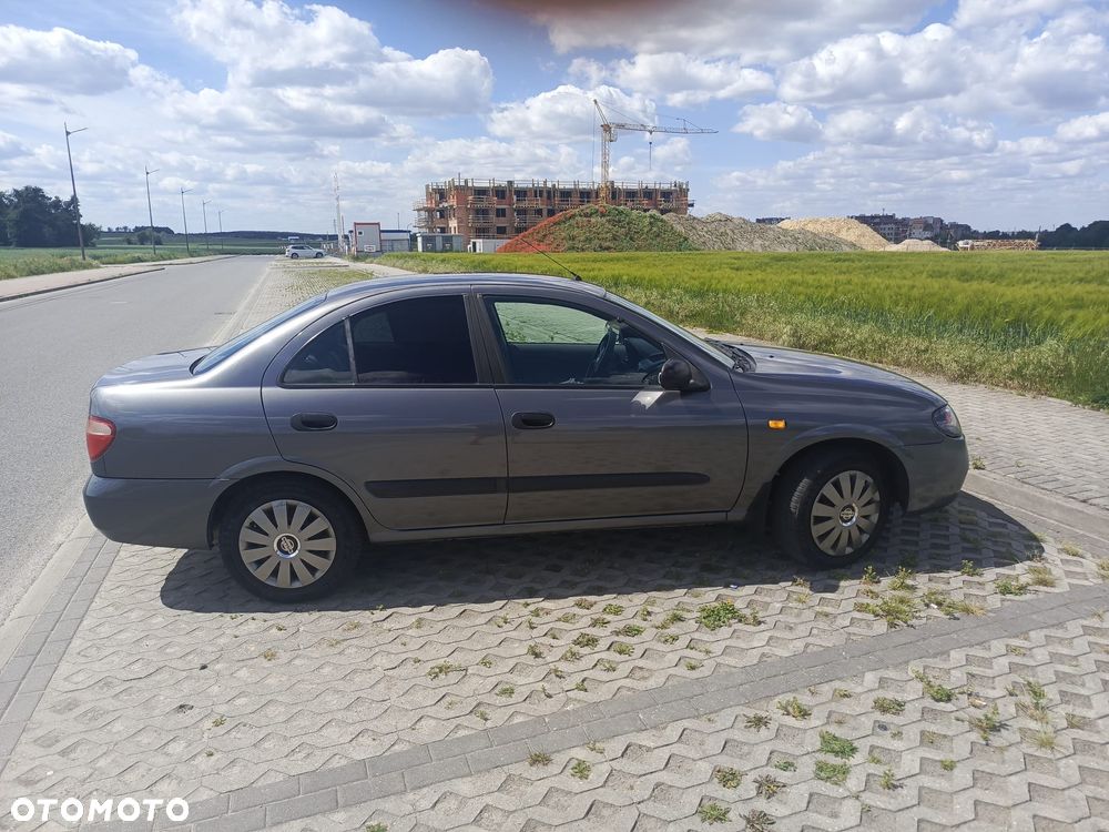 Nissan Almera 1.5 Base - 1