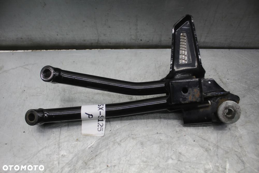 Suzuki GSX 125 S 19r Set pasażera podnóżek - 2