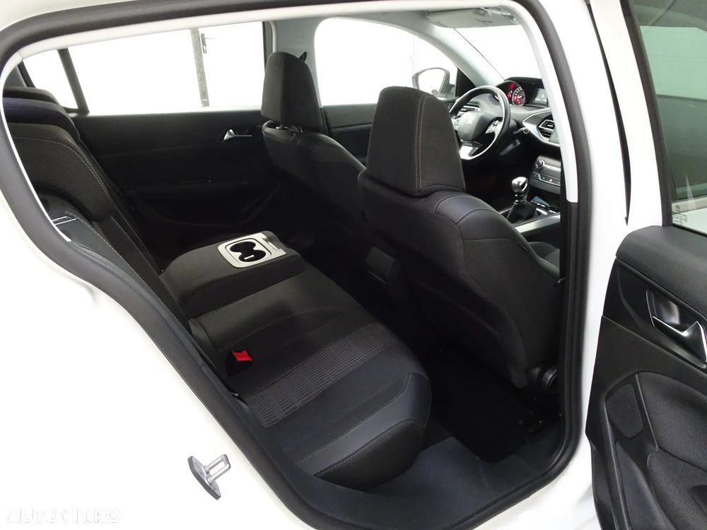 Peugeot 308 1.2 L PureTech Turbo S&S Allure - 14