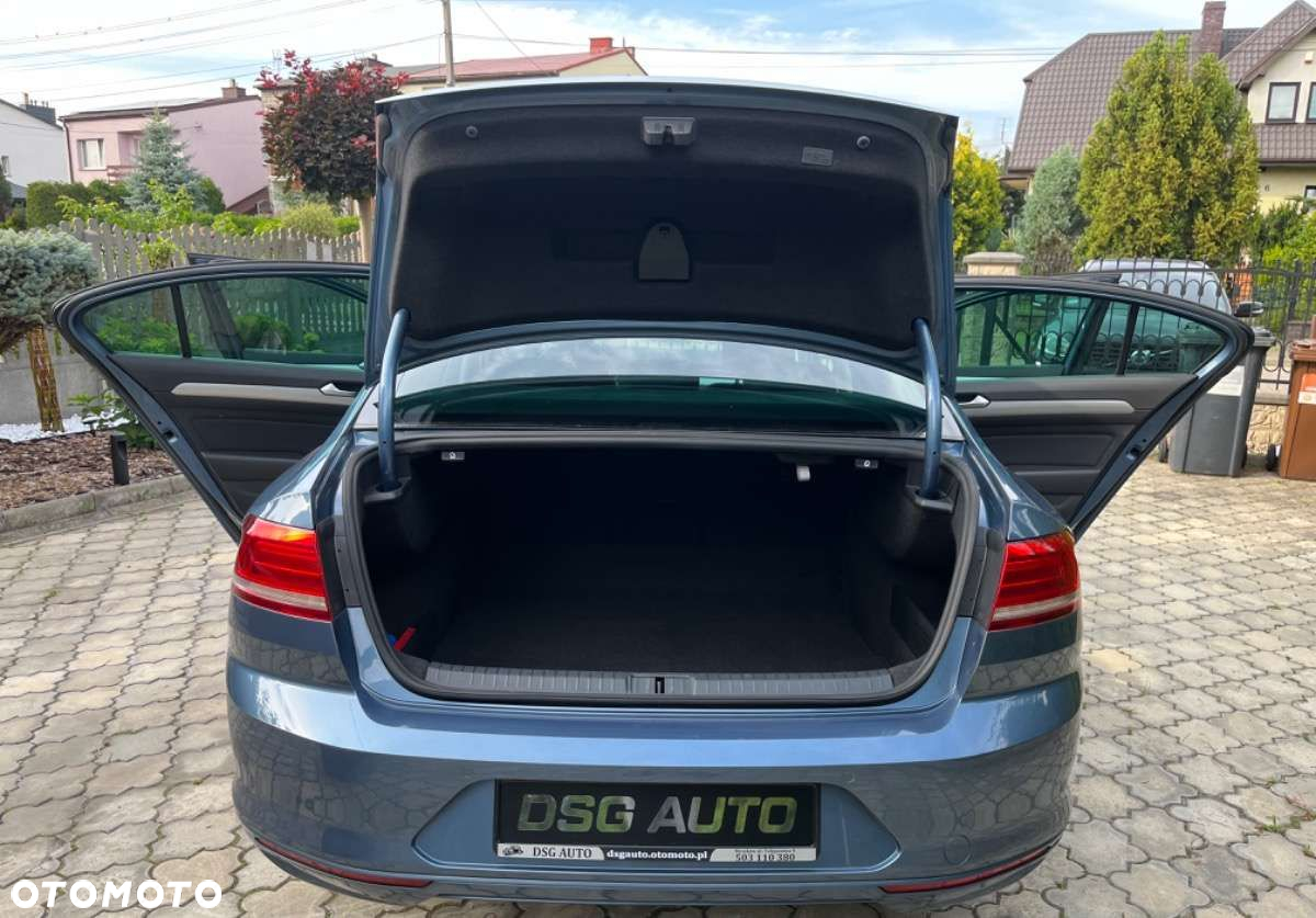 Volkswagen Passat - 35