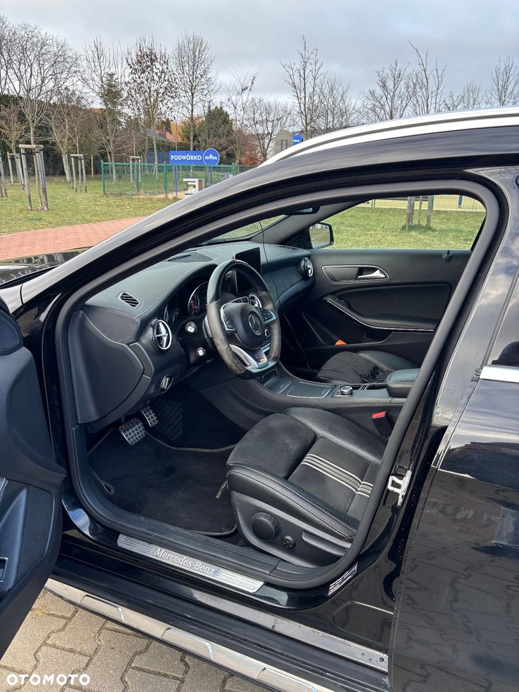Mercedes-Benz GLA 200 7G-DCT - 10