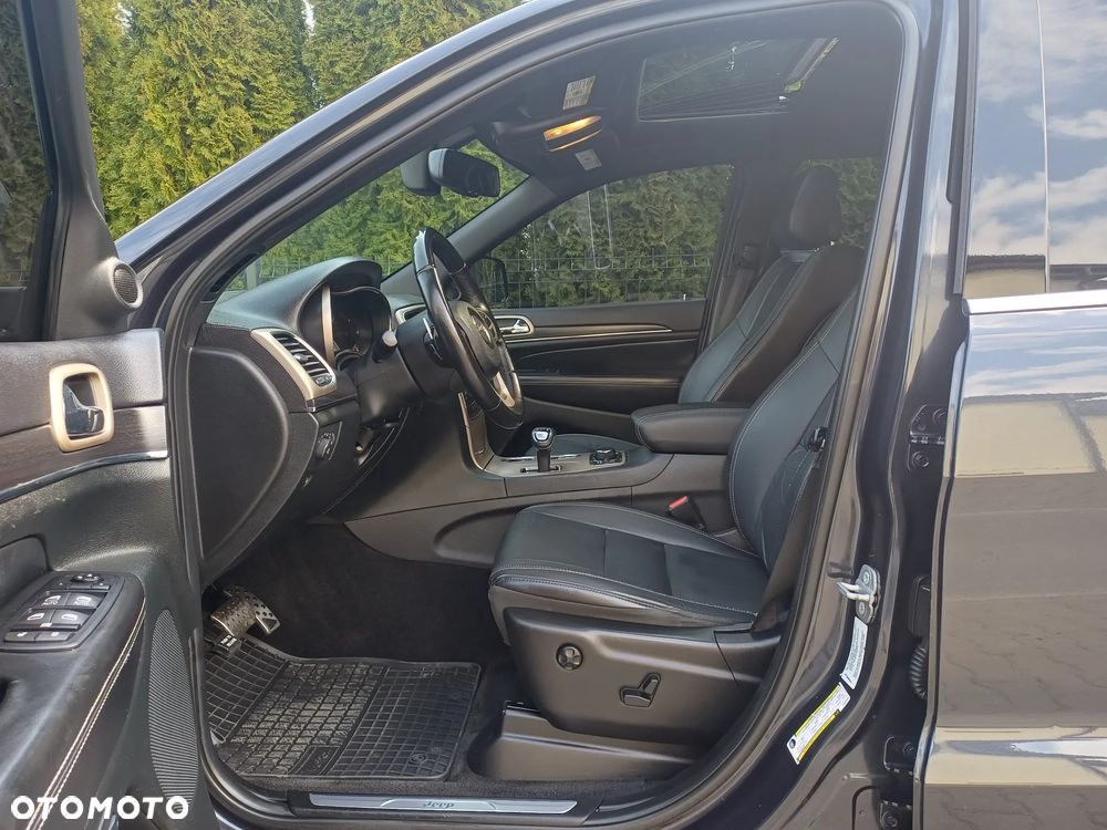 Jeep Grand Cherokee - 23