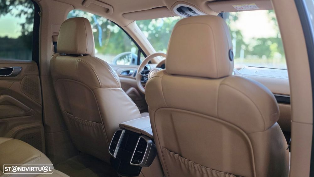 Porsche Cayenne S E-Hybrid Platinum Edition - 34