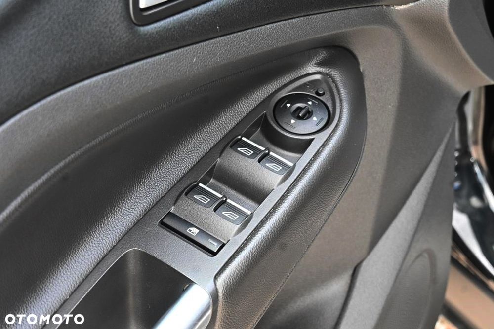 Ford Kuga 1.5 EcoBoost 2x4 Titanium - 28