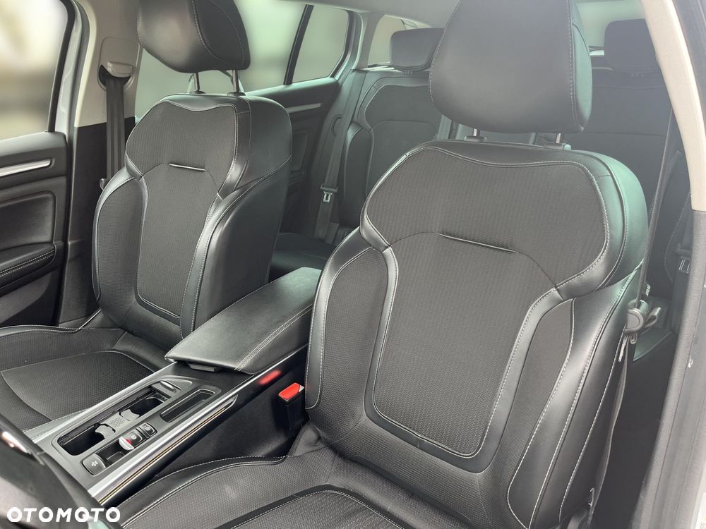 Renault Megane 1.5 Blue dCi Intens EDC - 11