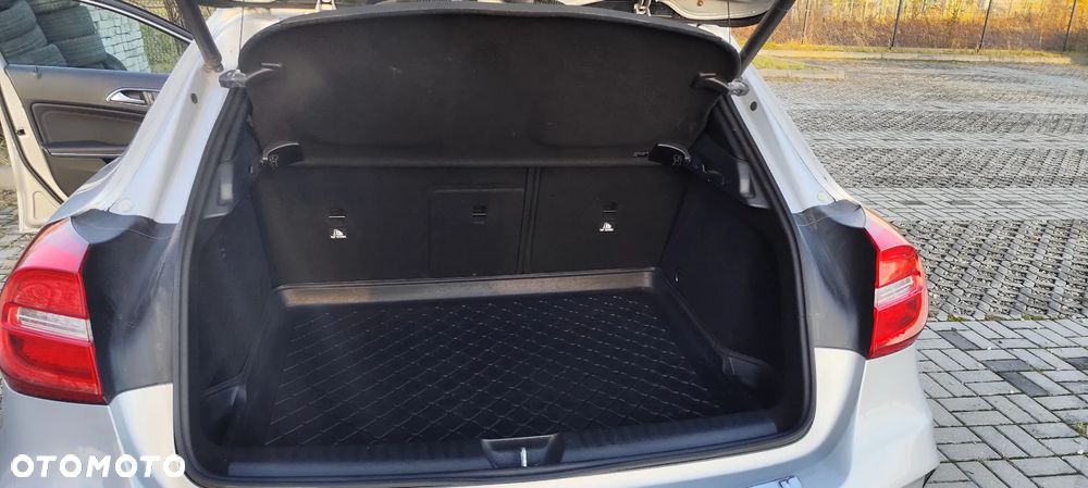 Mercedes-Benz GLA 200 7G-DCT AMG Line - 3