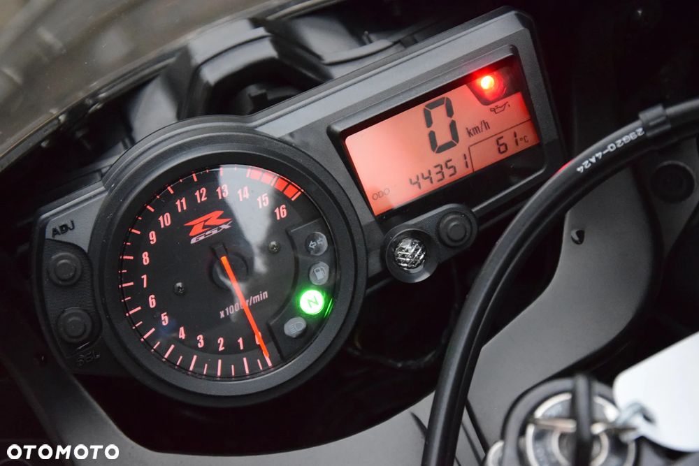 Suzuki GSX-R - 6