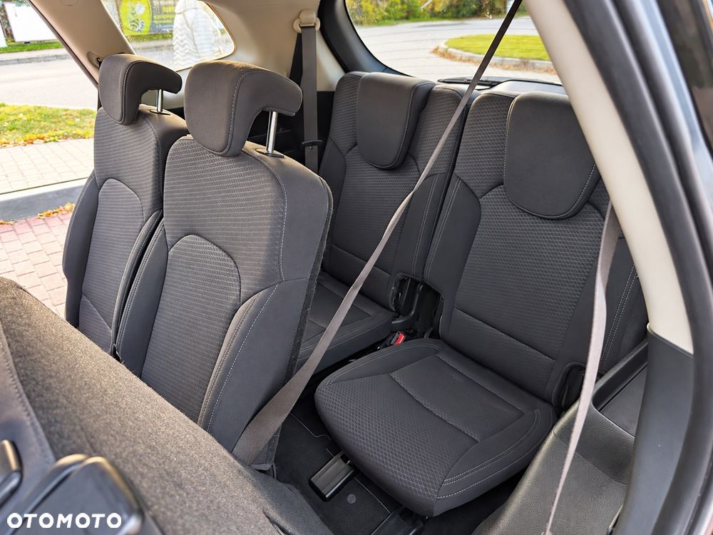 Kia Carens - 22