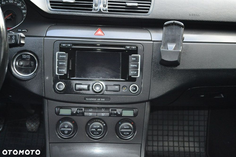 Volkswagen Passat - 21