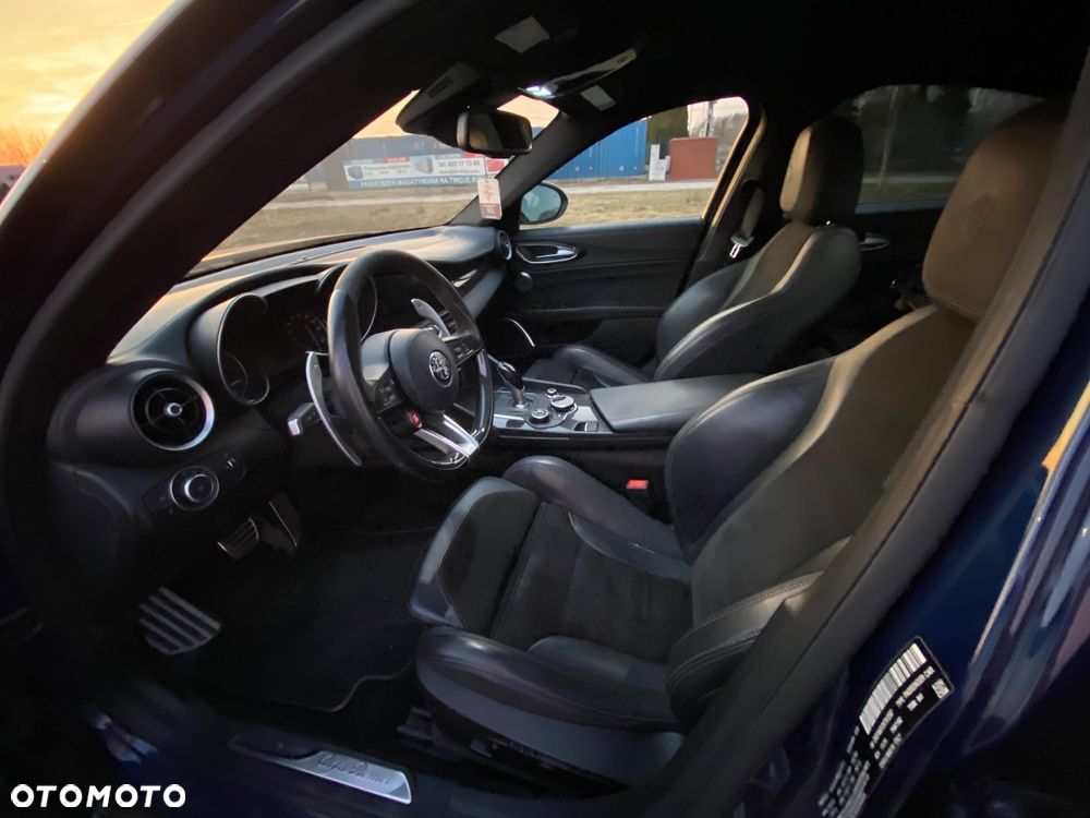 Alfa Romeo Giulia 2.9 V6 Bi-Turbo AT8 Quadrifoglio - 10