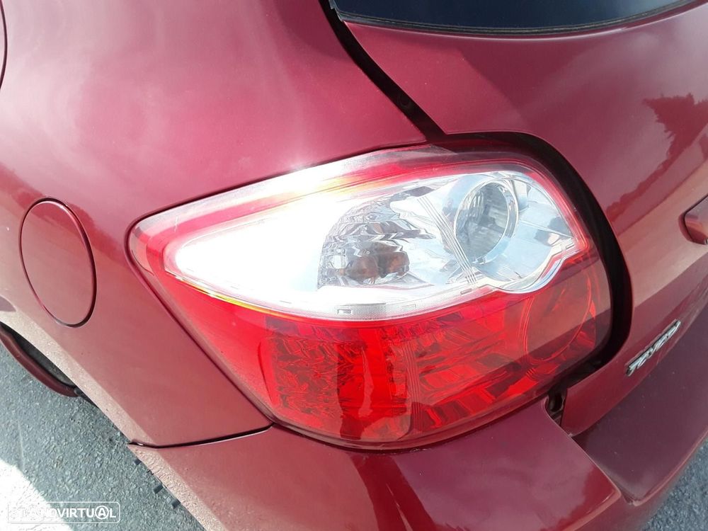 FAROLIM TRASEIRO ESQUERDO TOYOTA AURIS E15 - 1