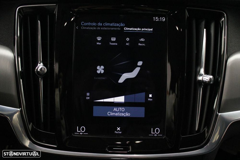 Volvo V90 2.0 T8 Momentum Plus AWD Geartronic - 17