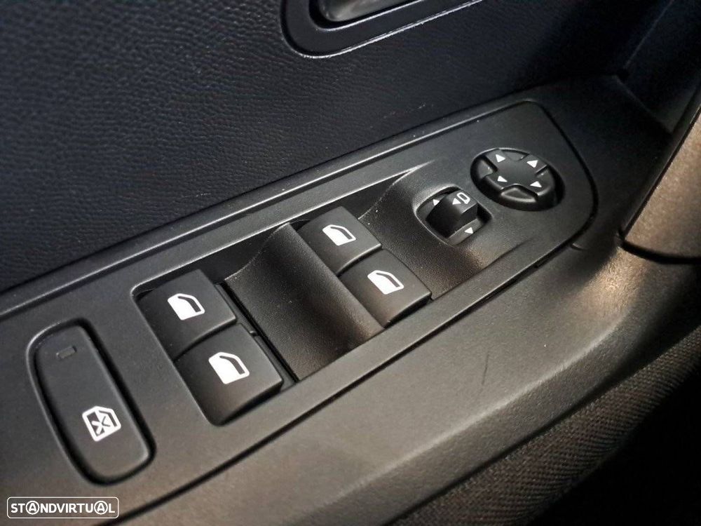 Peugeot 2008 1.2 PureTech Active Pack - 20