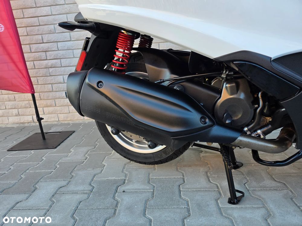Piaggio MP-3 - 15