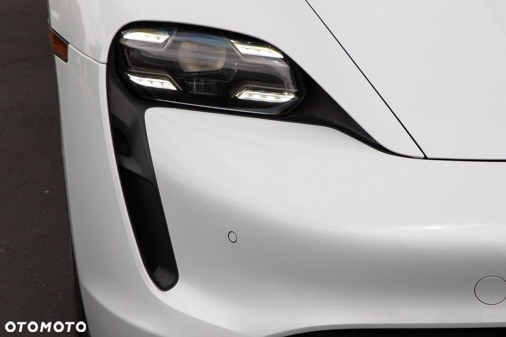 Porsche Taycan - 5