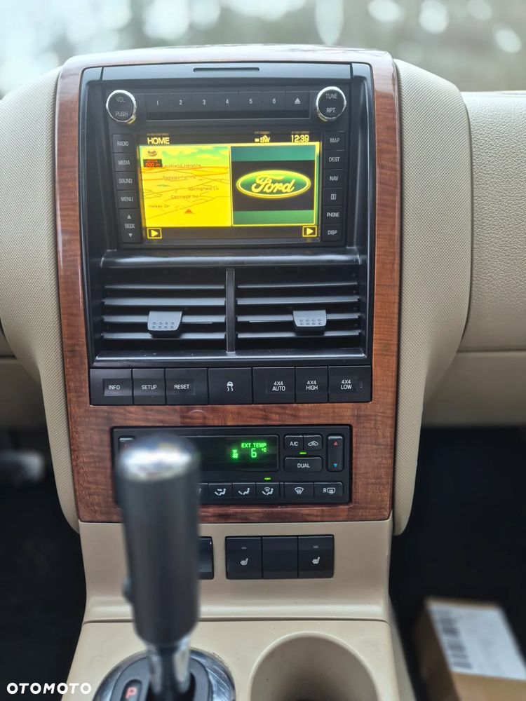 Ford Explorer 4.0 AWD - 18