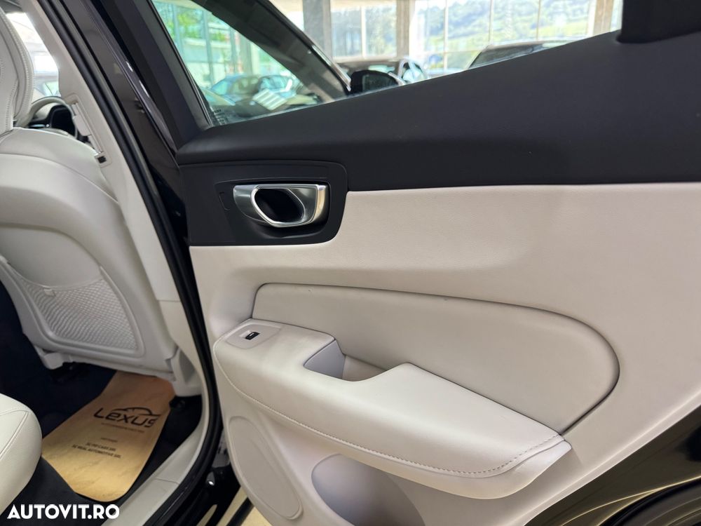 Volvo XC 60 T6 AWD Plus Dark - 19