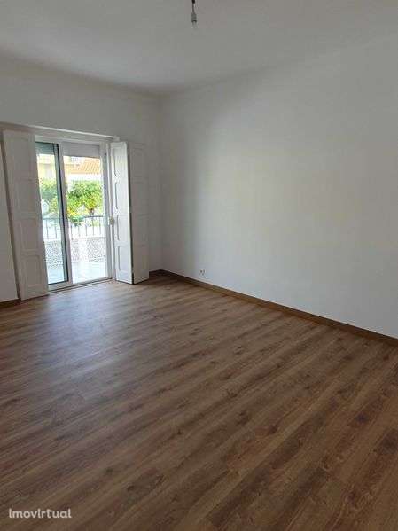 Andar de Moradia com garagem e quintal - Grande imagem: 4/12