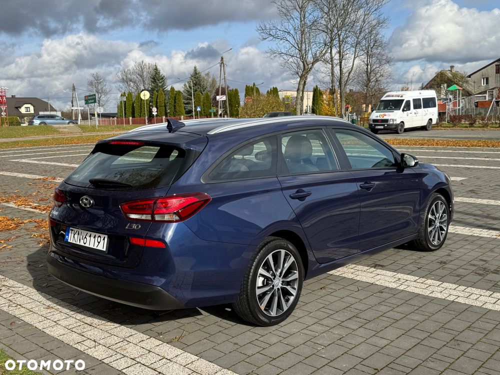 Hyundai i30 Fastback 1.6 CRDI Premium DCT - 3