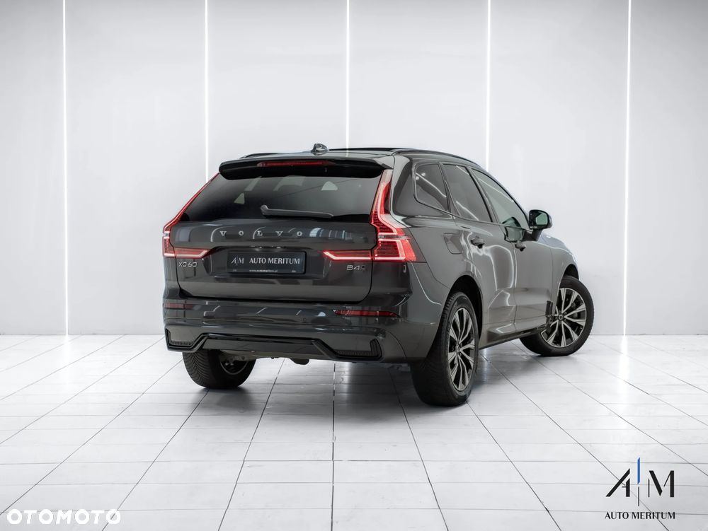 Volvo XC 60 B4 D AWD Plus Dark - 4