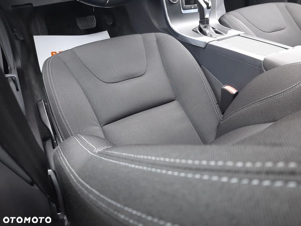 Volvo V60 D2 Momentum - 25