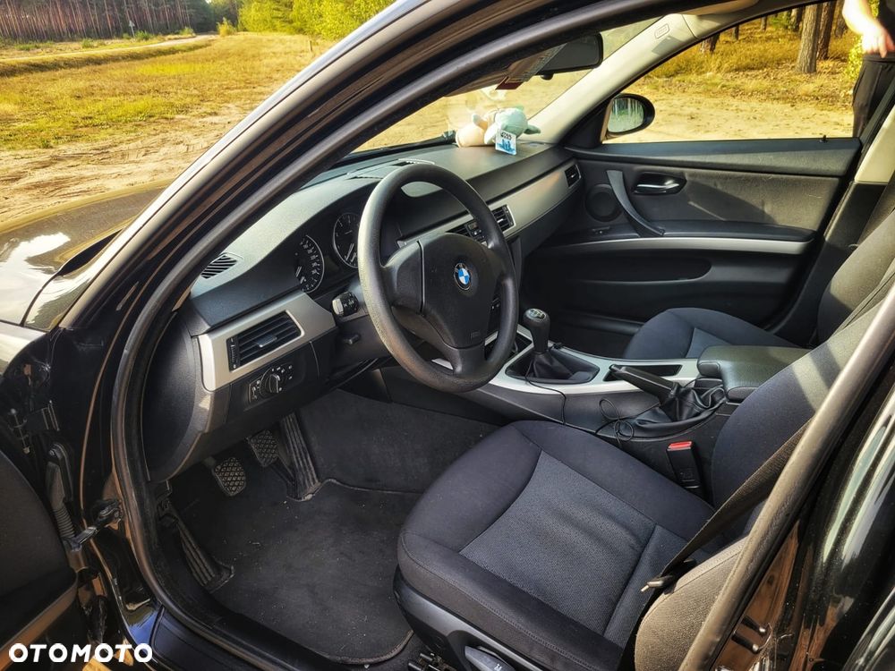 BMW Seria 3 320i - 5