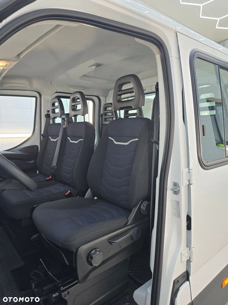 Iveco DAILY 50C18 / 35C18 DOKA SKRZYNIA DŁUGA3,81cm + SKRZYNIA NA NARZĘDZIA DEMONTOWANA HAK 3500Kg TEMPOMAT KLIMA 31 Tyś km SERWIS DO OSTATNIEGO Km ASO IVECO NA GWARANCJI - 32